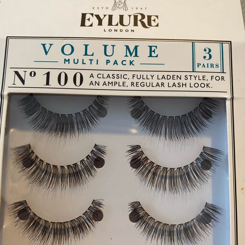 Fake Lashes! 👀